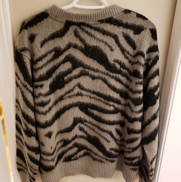 NWOT Topshop Printed Sweater - Picture 2 of 4